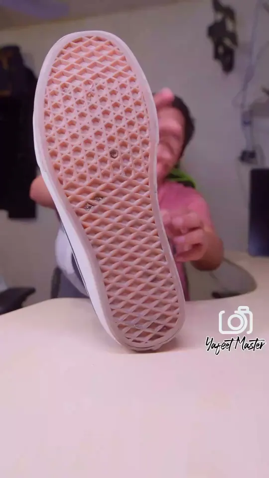 Footjob a un dildo negro deliciosos