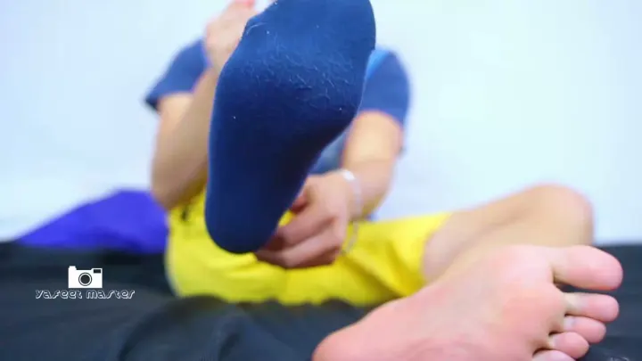 My soft feet and my delicious cock